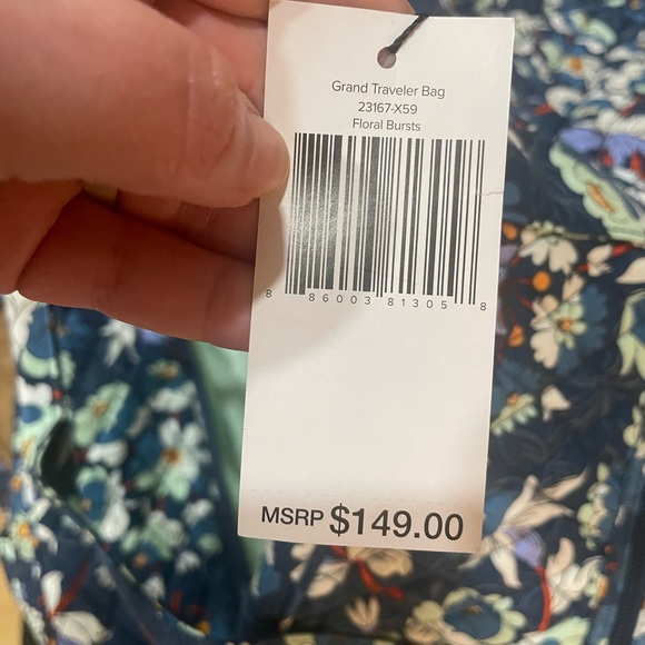 Vera Bradley- grand traveler bag- new with tags- floral bursts - Picture 4 of 4